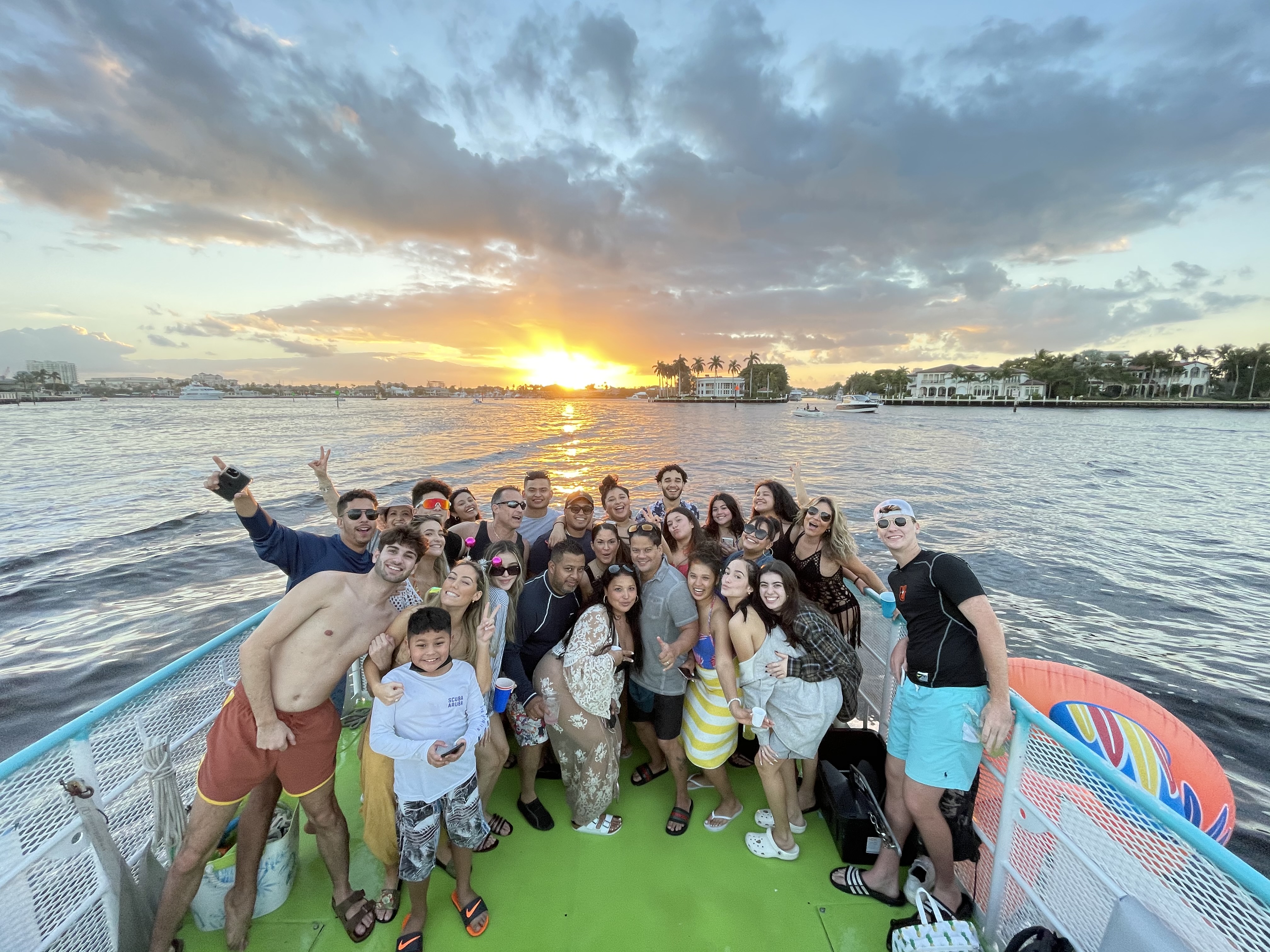 Sandbar Splash And Yacht Tour