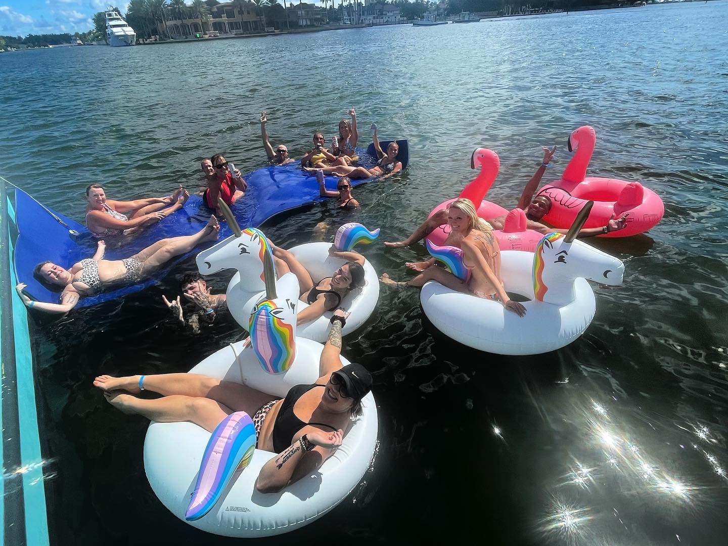 Sandbar Splash And Yacht Tour
