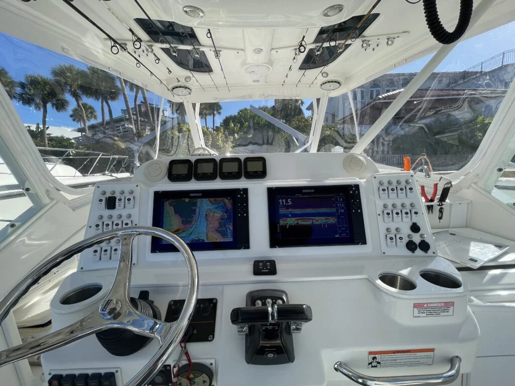 Luxury Offshore Trolling, Kite Fishing, and Bottom Fishing