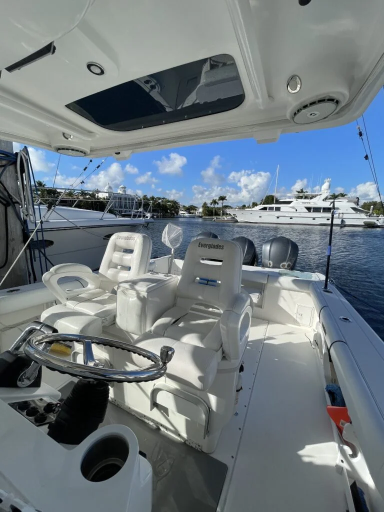 Luxury Offshore Trolling, Kite Fishing, and Bottom Fishing